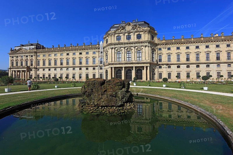 The Würzburg Residence and Court Garden with Garden Fountain, Park Side, UNESCO World Heritage Site, Würzburg, Lower Franconia, Bavaria, Germany, Europe