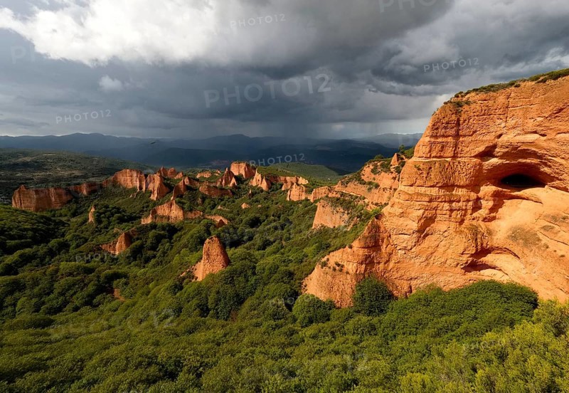 The Las Medulas near the Spanish town of Ponferrada were the most important gold mine of the Roman Empire. The Las Medulas cultural landscape is a UNESCO World Heritage Site. Mirador de Orellan, Ponferrada, Castile and Leon, Spain, Europe