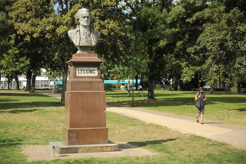 Monument to writer Gotthold Ephraim Lessing 1729-1781, Friedberger Anlage, City Centre, Main, Frankfurt, Hesse, Germany, Europe