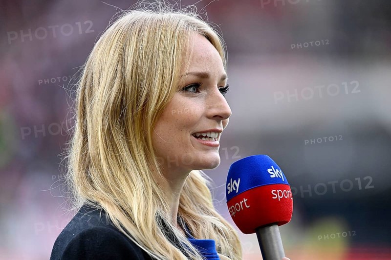 Presenter Sports presenter SKY Katharina Kleinfeldt in interview, microphone, mike, logo, Mercedes-Benz Arena, Stuttgart, Baden-Württemberg, Germany, Europe