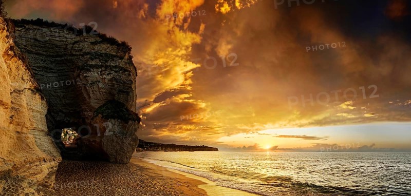 Sunset beach of Mare di Tropea under luminous sky, Tropea, Vibo Valentia, Calabria, Southern Italy, Italy, Europe