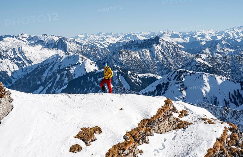 Ski tourers in front of snow-covered mountain peaks, mountain panorama, summit of Schafreuter, Karwendel, Tyrol, Austria, Europe