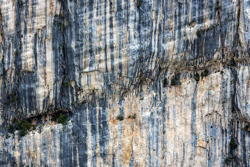 Weathering in the steep cliffs of the Verdon Gorge at Belvedere de Trescaire bas, Grand Canyon du Verdon, Département Alpes-de-Haute-Provence, Provence, France, Europe