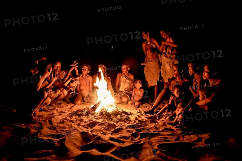 Bushmen of the Ju/' Hoansi-San sitting at the campfire, village //Xa/oba, near Tsumkwe, Otjozondjupa region, Namibia, Africa