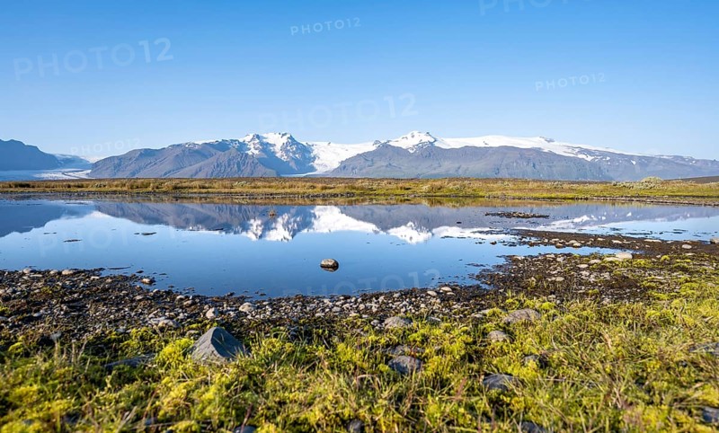 Reflection in a lake, view of glacier tongues Skaftafellsjökull and Svínafellskökull, glaciated mountain peak Hrútfjallstindar and mountain Kristínartindar, Vatnajökull National Park, Austurland, Iceland, Europe