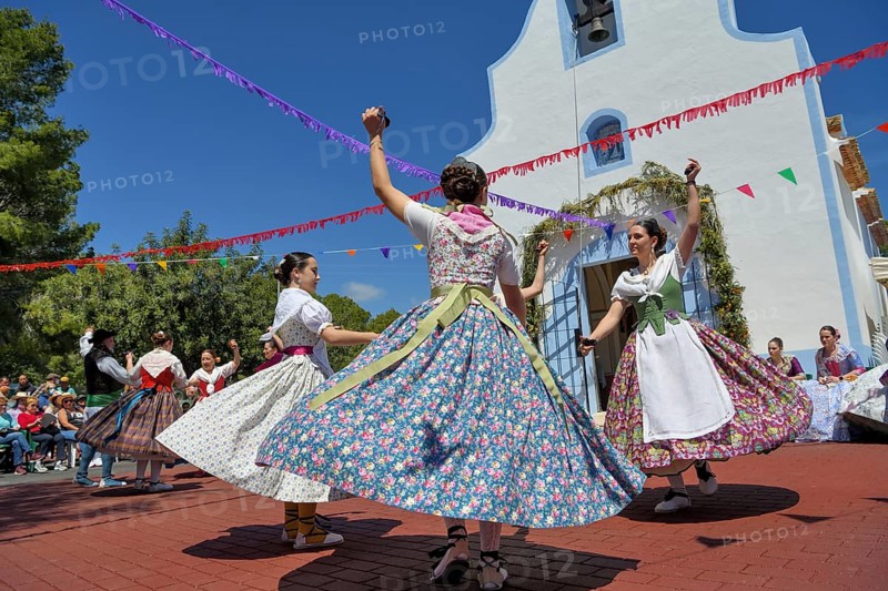 Women in traditional dress dance in front of the Ermita de San Vicent chapel, annual fiesta in honour of the saint of the same name in Cautivador or Captivador, La Nucía municipality, Alicante province, Valencia region, Costa Blanca, Spain, Europe