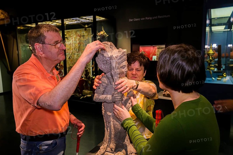 Blind people at the Grassimuseum