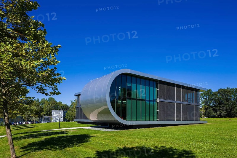 TU Chemnitz Project House MeTeOr The METEOR project house combines scientists with modern technology and flexible organisation. Project-related room arrangements can be changed, activity-related lighting situations can be adjusted and group-related meetings can be held. Elements such as the heating and ventilation concept, the building control system and communication technology are also based on innovative concepts