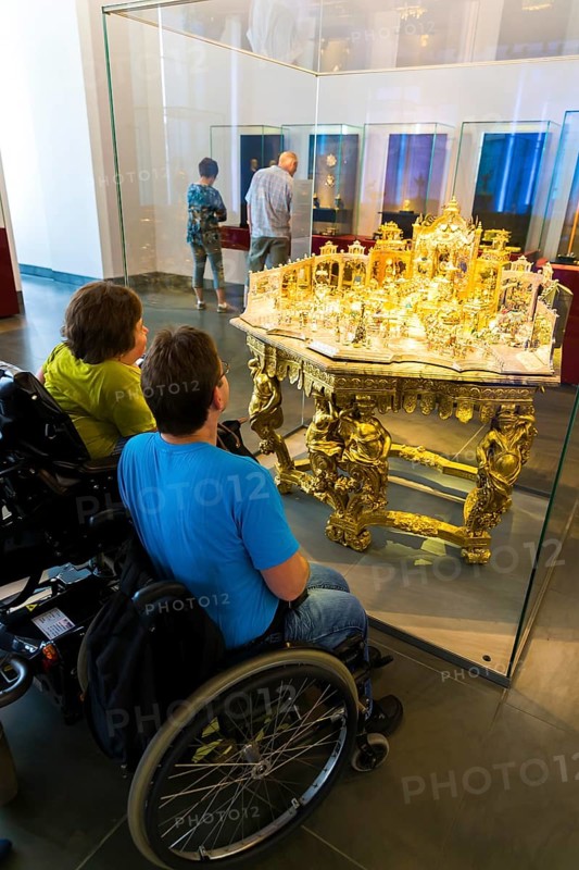 Wheelchair users in the Green Vault