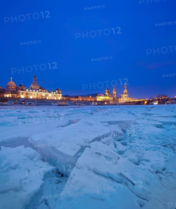 Ice drift on the Elbe in Dresden