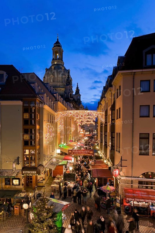Christmas market in the Münzgasse in Dresden's Old Town in the immediate vicinity of the Church of Our Lady