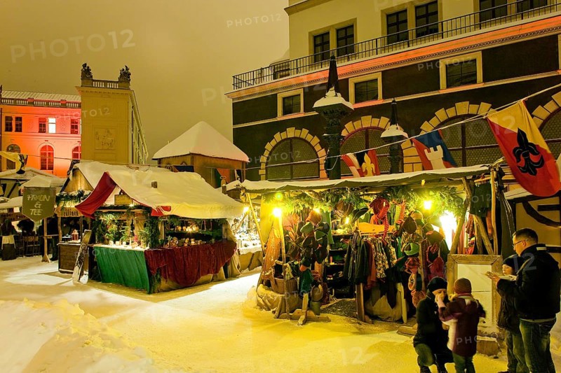 The nostalgic Christmas market in the stable yard of Dresden's Residence Palace also offers quiet and romantic moments in the Christmas hustle and bustle