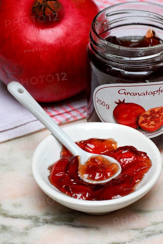 Pomegranate jelly in shell, pomegranate