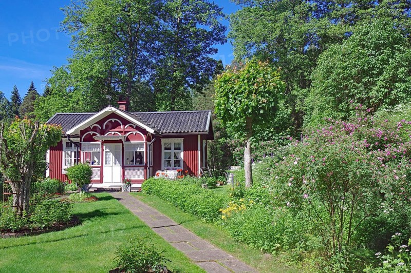 Small red wooden house in a garden, idyll, lock-keeper's house, Dalsland Canal, Sweden, Europe