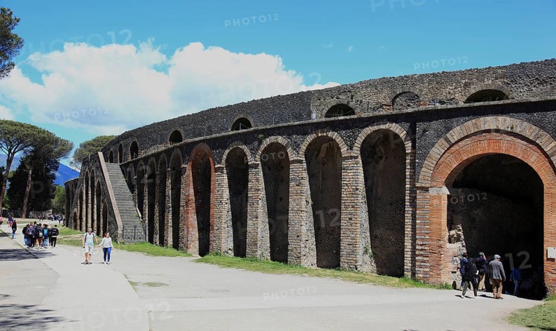 The theatre, Pompeii, ancient city in Campania on the Gulf of Naples, buried during the eruption of Mount Vesuvius in 79 AD, Italy, Europe