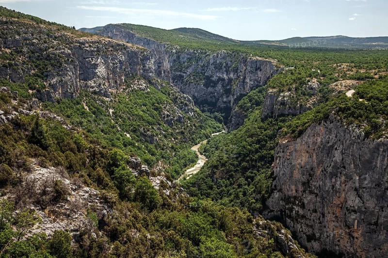 View into the Verdon Gorge at Belvedere de Bau Beni, Grand Canyon du Verdon, Département Alpes-de-Haute-Provence, Provence, France, Europe