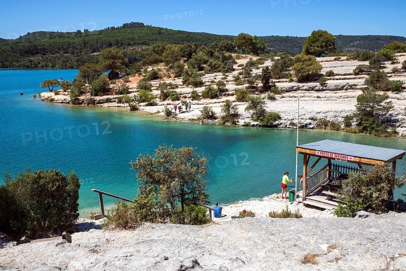 Bathing spot on the rocky beach at Lac d Esparron, Esparron-de-Verdon, Provence-Alpes-Côte d'Azur, Provence, France, Europe