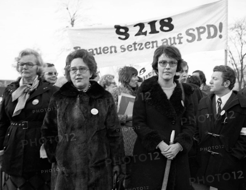The woman's protests of the SPD, DGB and DKP against the abortion paragraph 218 on 26.2.1975 in Bonn, Germany, Europe