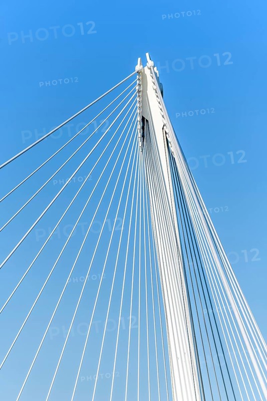 Die Deux-Rives-Fußgängerbrücke zwischen Deutschland und Frankreich in Kehl und Straßburg, ein Symbol der grenzüberschreitenden Zusammenarbeit. Bas-Rhin, Collectivite europeenne d'Alsace, Grand Est