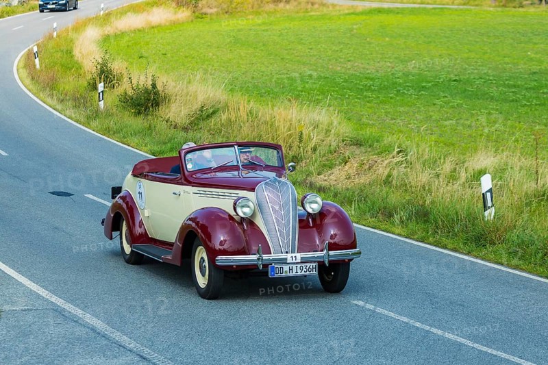 A drive for vintage vehicles. Skilful handling of the vehicle, finding the route by means of the road book and consistent driving style will be assessed. The route, time and drive-through checks as well as special stages are determined by the road book and the boarding card. Hudson Motor Car Company Terraplane 1936