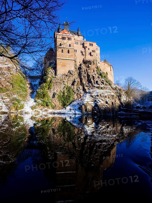 Kriebstein Castle rises on a steep rock above the Zschopau. Within the large group of hilltop castles, it embodies the type of mountain Spornburg: it lies on the outermost spur of a mountain spur around which the Zschopau flows in a wide curve on three sides