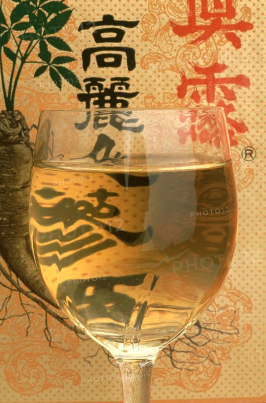 Ginseng (Panax ginseng) Ginseng wine, ginseng, ginseng root, medicinal plant of Asian medicine
