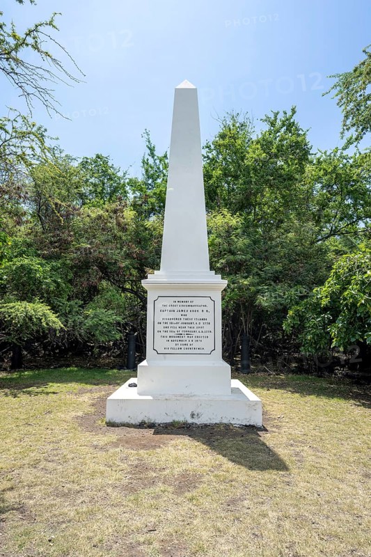Caption Cook Monument at the end of Ka'Awaloa, Captain Cook Monument Trail, Kealakekua, Caption Cook, Big Island, Hawaii, USA, North America