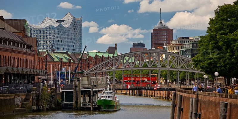 Zollkanal with Konhausbrücke and Elbphilarmonie, Hamburg, Germany, Europe