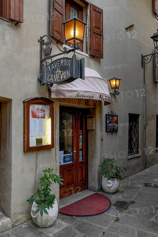 Tavern, Taverna al Canevon in the old town of Grado, Grado Island, Friuli Venezia Giulia Region, Italy, Europe