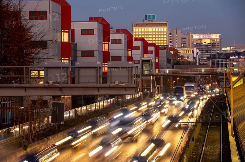 Motorway A40, Ruhrschnellweg, in Essen, route through the city centre, is affected by a possible diesel driving ban, Skyline, Essen, North Rhine-Westphalia, Germany, Europe