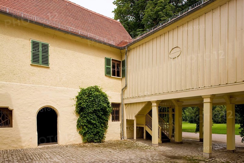 Tiefurt is the former place of the muses of Weimar court society. From 1781, the rural estate was the summer residence of Duchess Anna Amalia of Saxe-Weimar and Eisenach