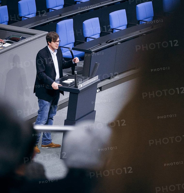 Lukas Koehler, FDP, aufgenommen im Rahmen einer Rede zur Halbzeit der Wahlperiode im Deutschen Bundestag in Berlin, 14.12.2023