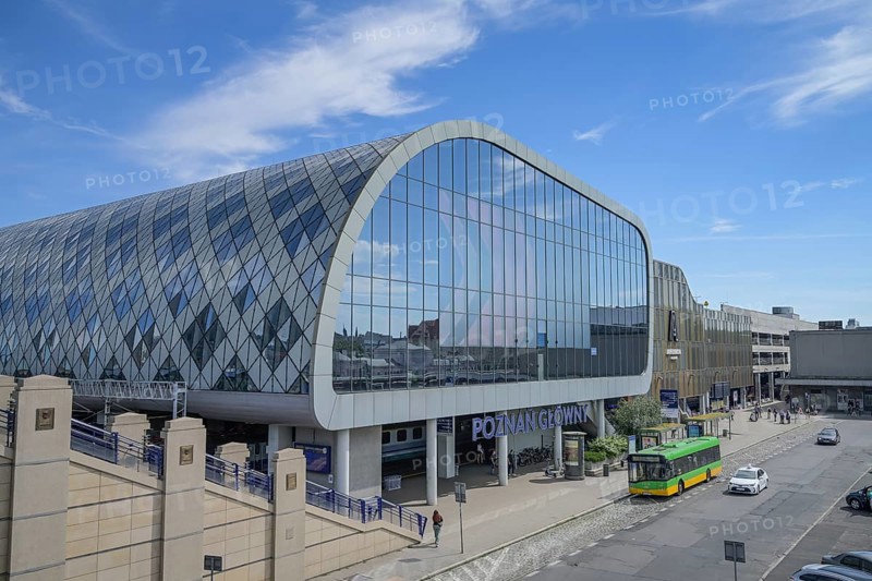 Poznan Glowny Central Station with Avenida Poznan shopping centre, Poznan, Greater Poland Voivodeship, Poland, Europe