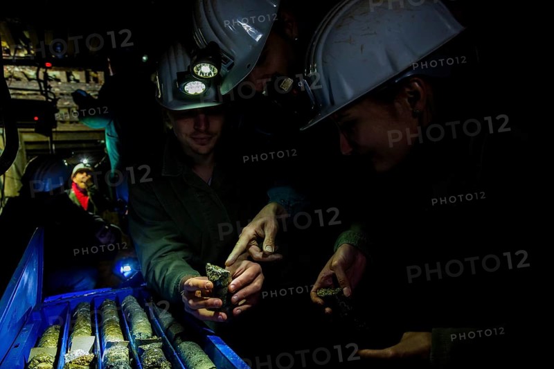 Reiche Zeche Mine Students check drill cores in the teaching and research mine