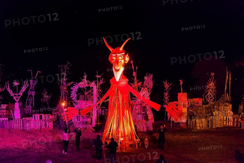 Grande Finale of the Travelling Theatre Festival on the Elbe Meadows