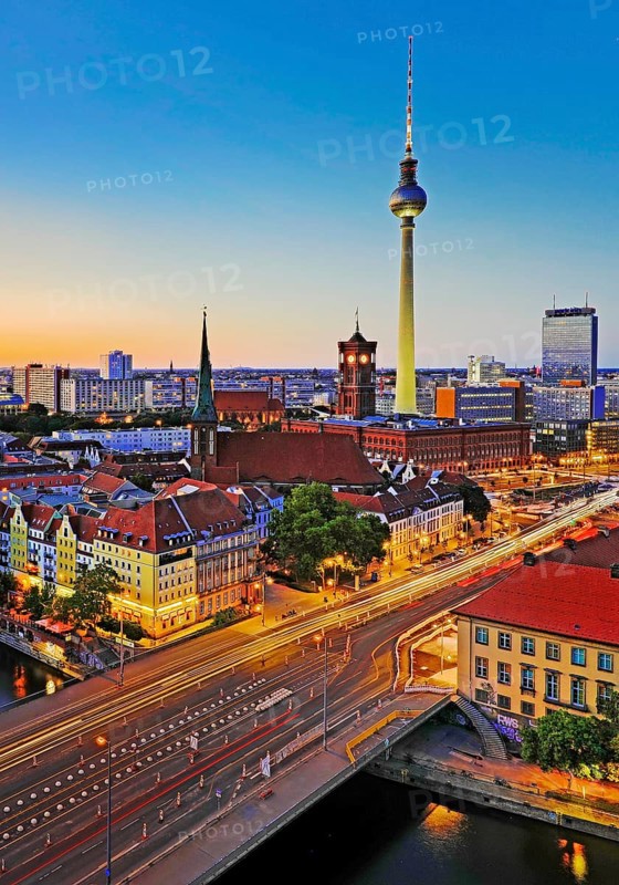 City view, elevated viewpoint with Spree, Nikolaiviertel quarter, Rotes Rathaus and Fernsehturm in the evening, Berlin-Mitte, Berlin, Germany, Europe