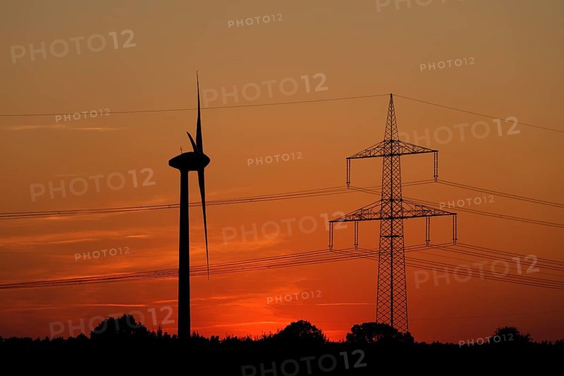 Sunset, sunset red, wind power station, high-voltage pylon, Melbeck, Ilmenau joint municipality, Lower Saxony, Germany, Europe