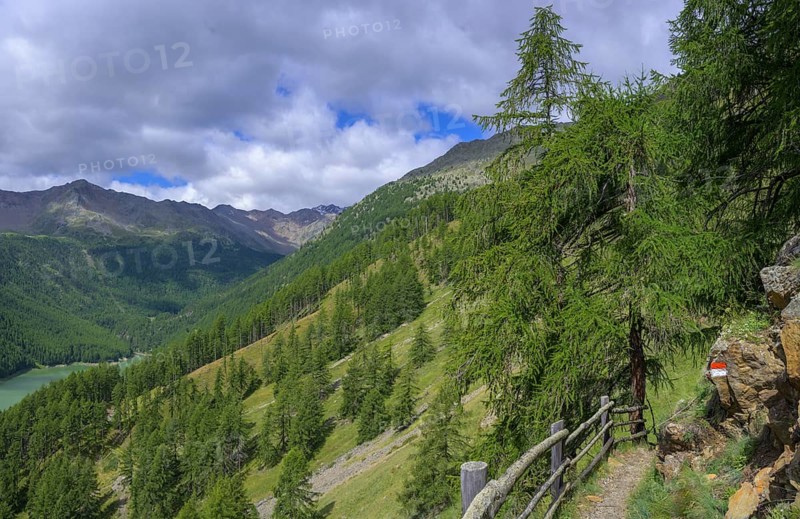 Hiking trail to the Finalhof, Schnalstal Valley, Vernagt, South Tyrol, Italy, Europe