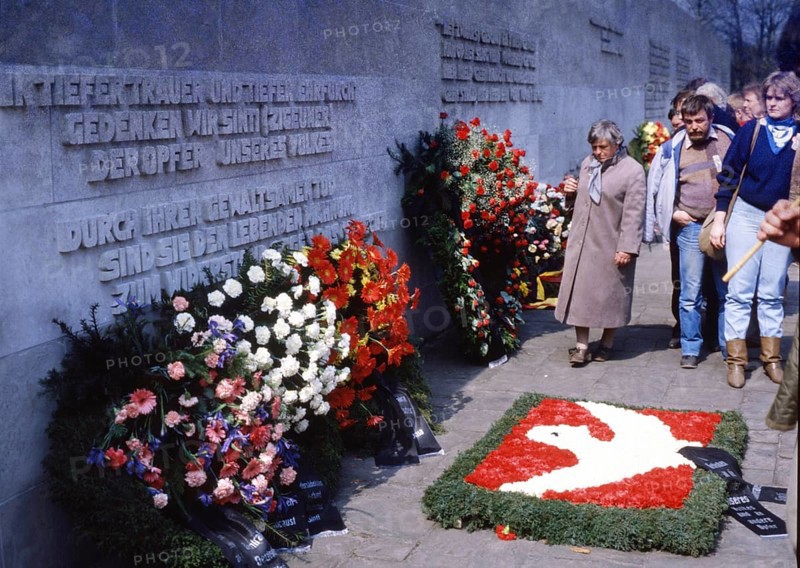 DEU, Germany: The historical slides from the 80-90s, Bergen-Belsen. Commemoration of Nazi victims 84-5