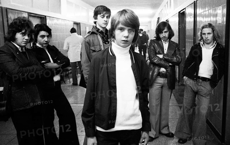 Young unemployed people who have just left school and young unemployed people at the Dortmund job centre on 22.10.1974, Germany, Europe
