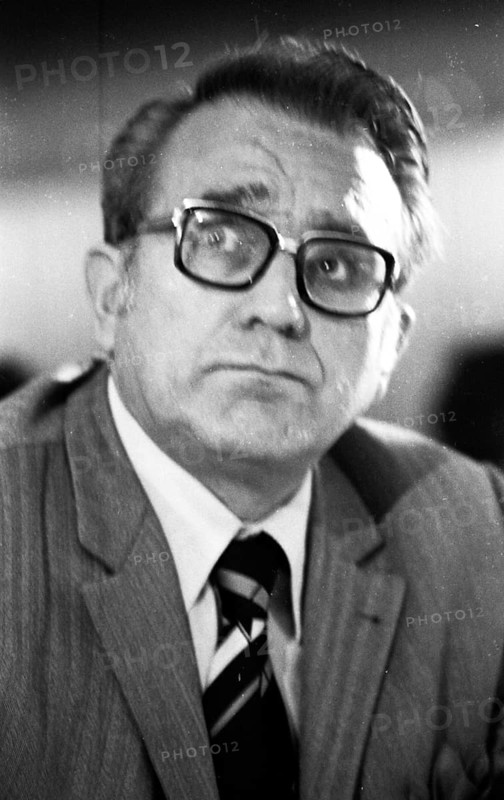Peace and disarmament are the topics of a conference of the peace movement on 8 December 1974 in Bad Godesberg.Lorenz Knorr, Germany, Europe