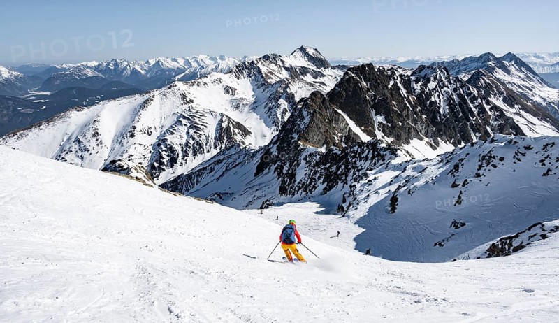 Ski tourers on the descent, peaks and mountains in winter, Sellraintal, Kühtai, Tyrol, Austria, Europe