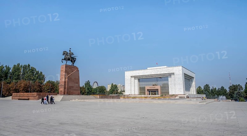 State History Museum, Manas Statue, Ala-Too Square, Bishkek, Kyrgyzstan, Asia