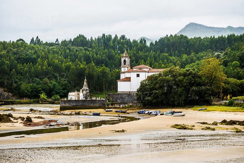 Church and cemetery by the sea, Parroquia de Nuestra Señora de los Dolores, near Llanes, Asturias, Asturias, Costa Verde, Northern Spain, Spain, Europe