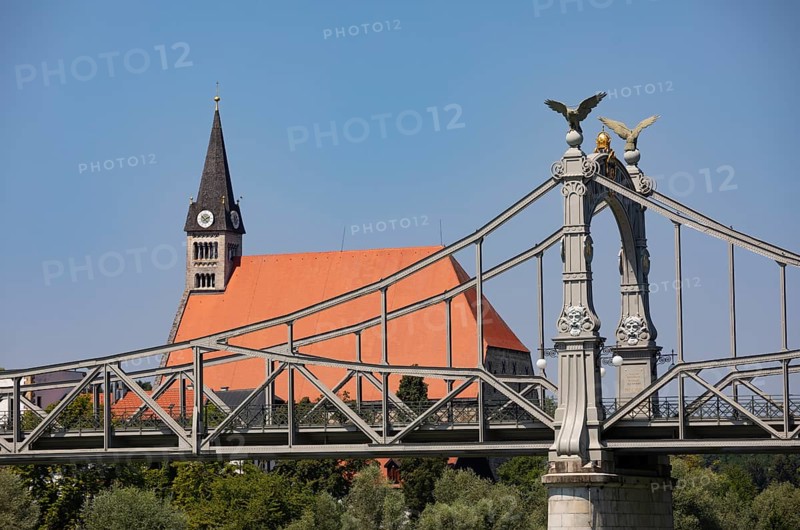 Art Nouveau Salzach Bridge between Oberndorf bei Salzburg and Laufen an der Salzach with Collegiate Church, Rupertiwinkel, Upper Bavaria, Germany, Land Salzburg Austria, Europe