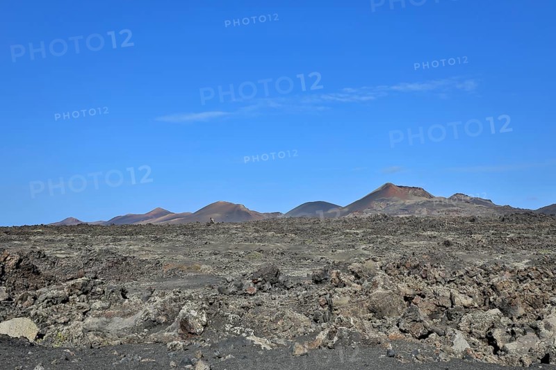 Mountain range with volcanoes around Montaña del Señalo, Timanfaya National Park, Lanzarote, Canary Islands, Spain, Europe