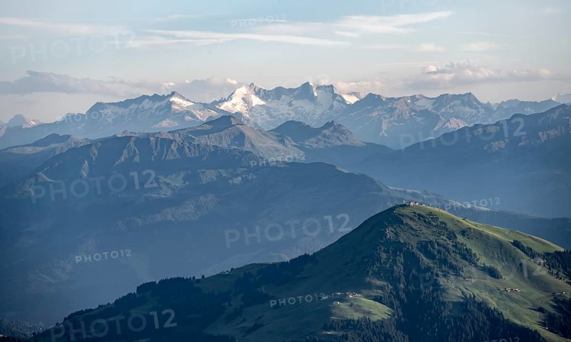 Evening atmosphere, view of Reichenspitze and Zillertal Alps, in front Hohe Salve, dramatic mountain landscape, view from Scheffauer, Tyrol, Austria, Europe