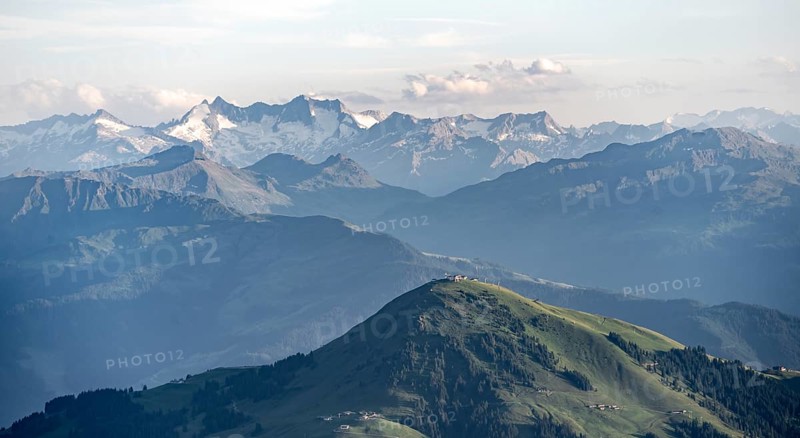 Evening atmosphere, view of Reichenspitze and Zillertal Alps, in front Hohe Salve, dramatic mountain landscape, view from Scheffauer, Tyrol, Austria, Europe