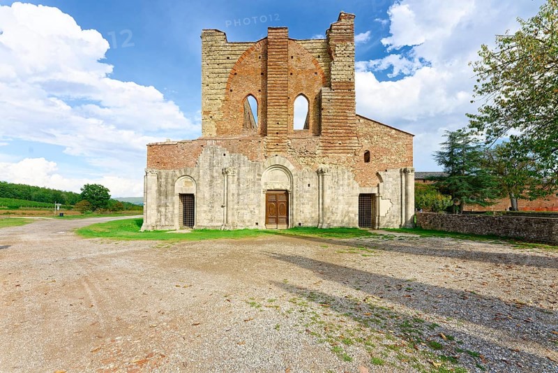 Main façade, church ruins of the Cistercian abbey of San Galgano, Abbazia San Galgano, Gothic, Chiusdino, Tuscany, Italy, Europe