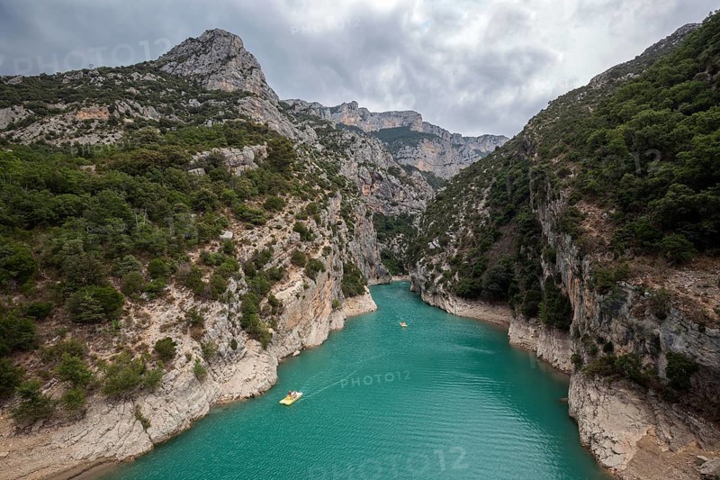 Boats on the Verdon River, entrance to the Verdon Gorge, Gorges du Verdon, Lac de Sainte-Croix, Provence-Alpes-Côte d'Azur, Provence, France, Europe